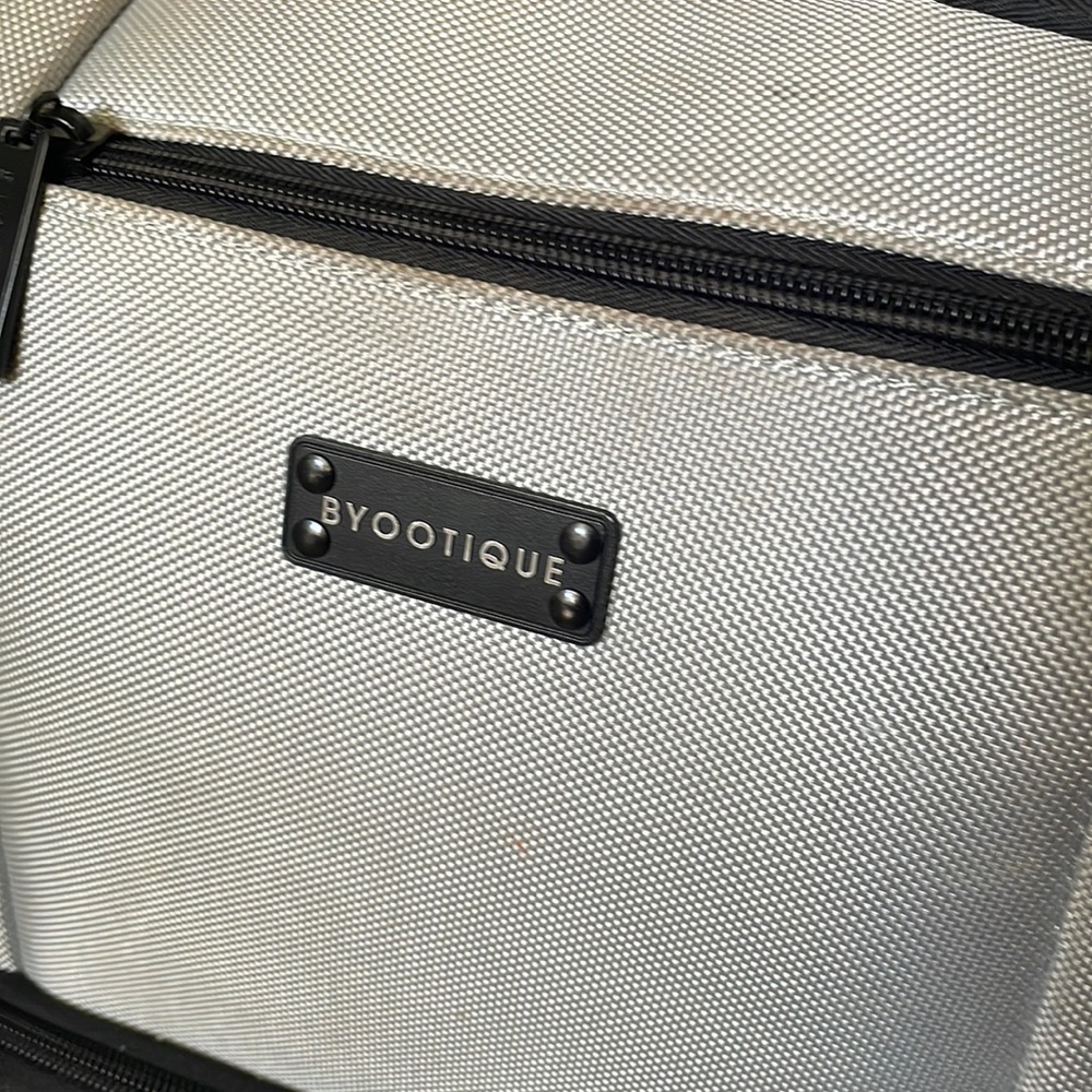 Byootique Rolling Makeup Bag Silver/Black